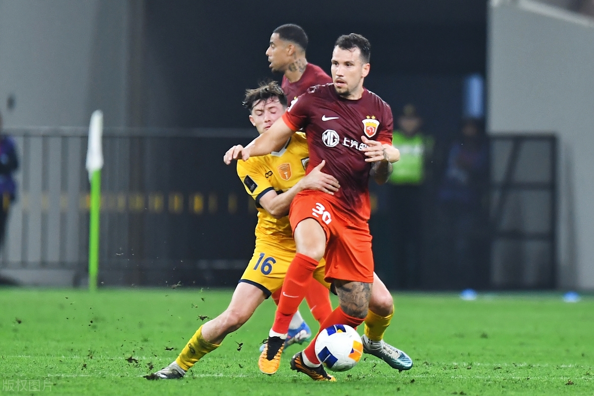 转会期欧超杯焦点战，上海海港强势反弹，球迷炸锅，心理建设被强调(乌军无人机袭击俄军指挥部)-开云入口